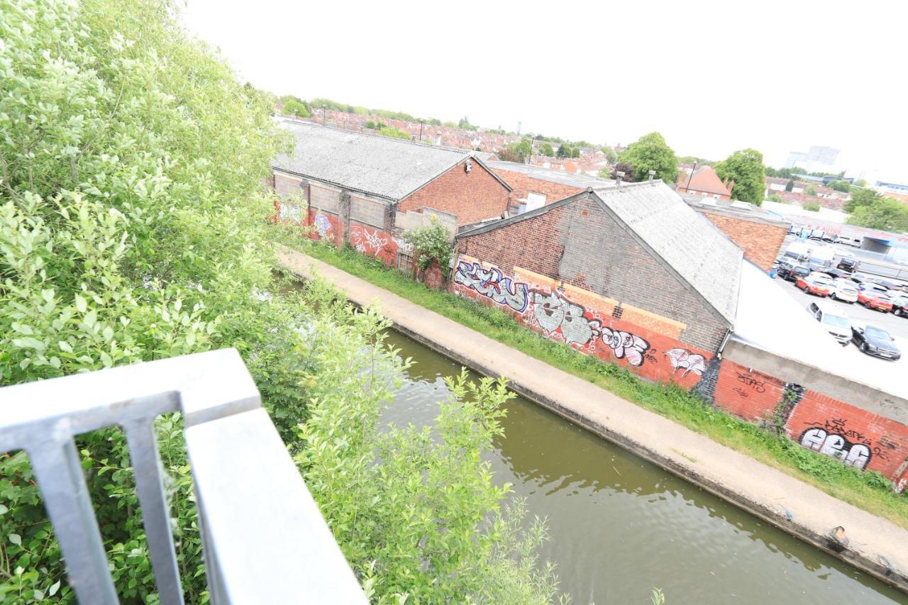 Ecohome On The Canal In A Historic Site Near City 考文垂 外观 照片