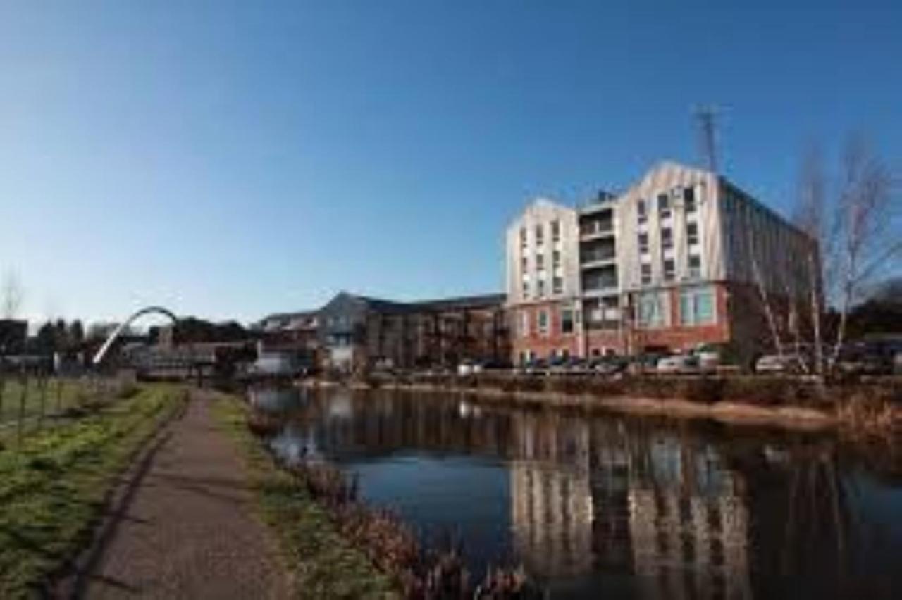 Ecohome On The Canal In A Historic Site Near City 考文垂 外观 照片
